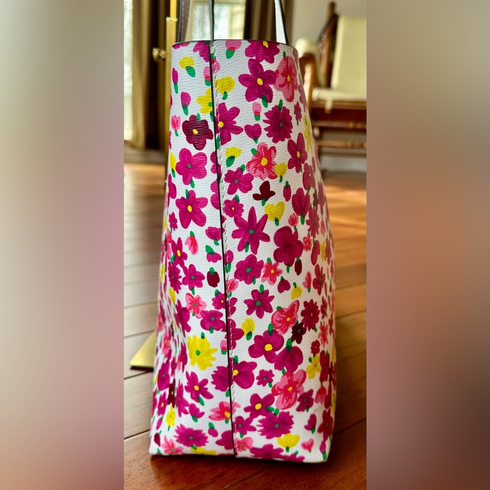Kate Spade New York “Molly” Floral Tote with Matching Pouch. Like brand new! ♠️ - Picture 9 of 12